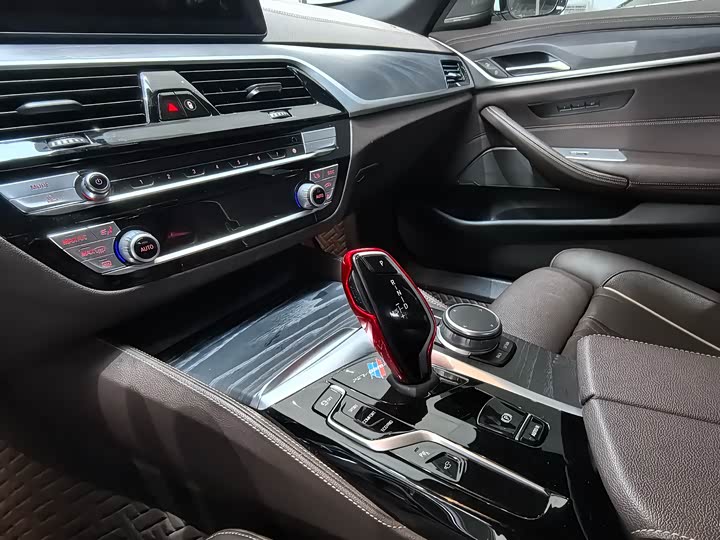 Фото 9 - BMW 5 Series