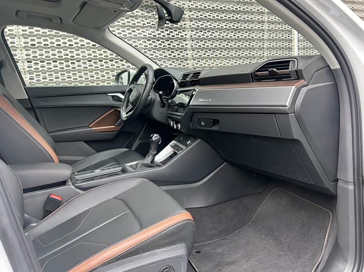 Фото 8 - Audi Q3
