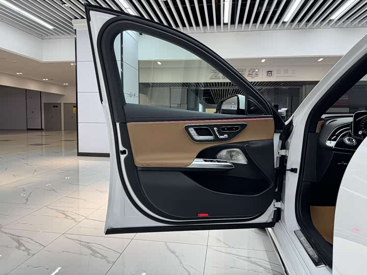 Фото 8 - Mercedes-Benz E-Class