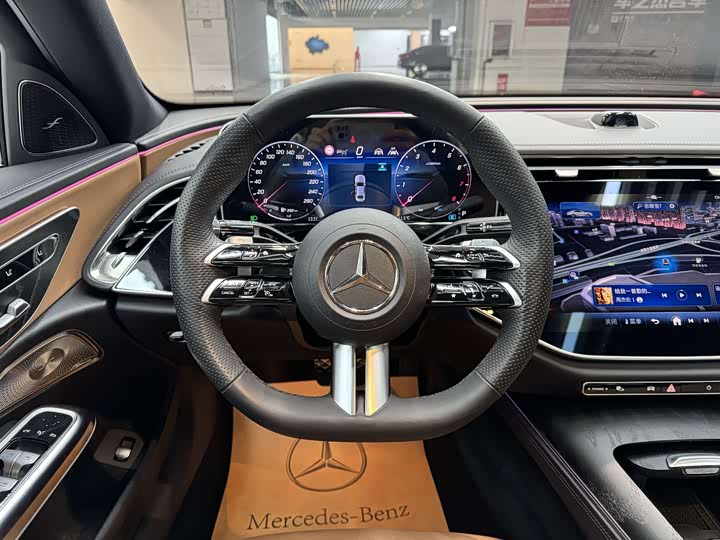 Фото 9 - Mercedes-Benz E-Class