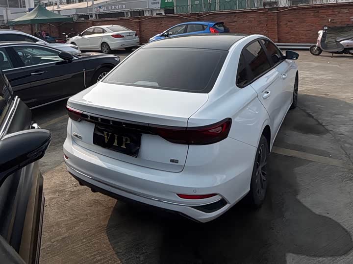 Фото 4 - Geely Emgrand