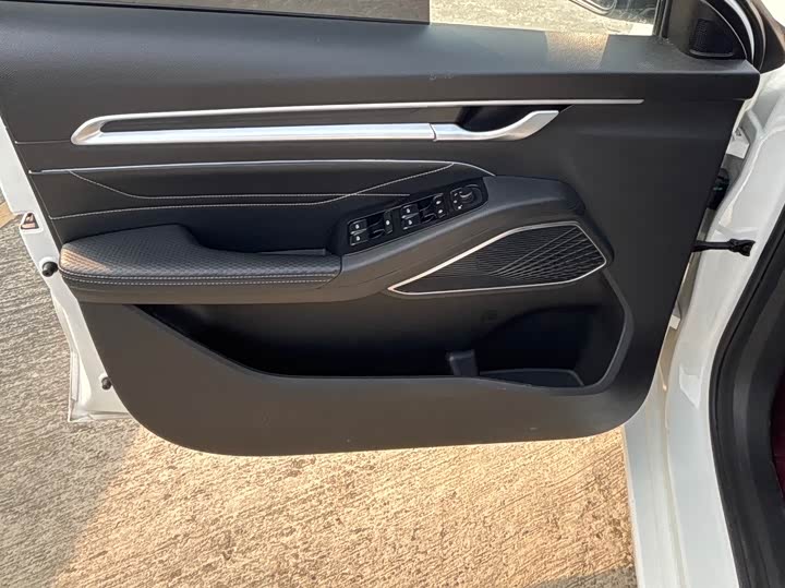 Фото 8 - Geely Emgrand