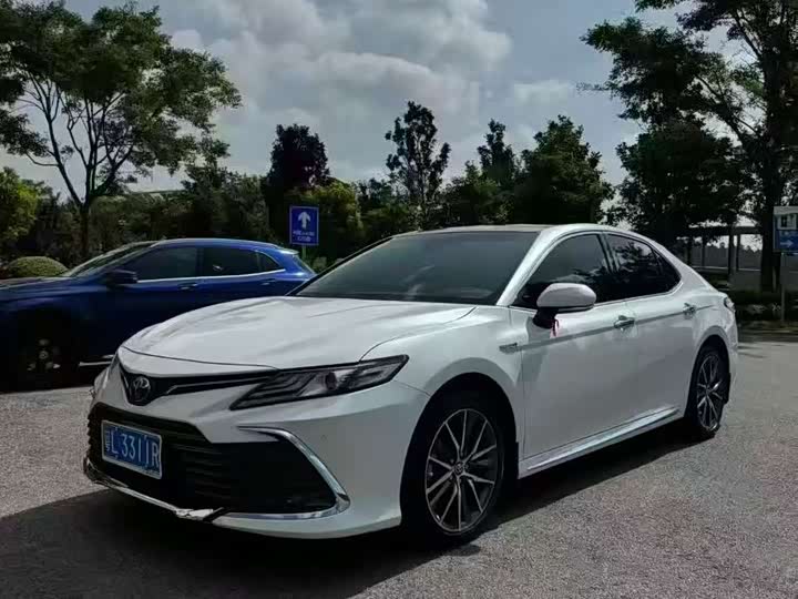 Фото 1 - Toyota Camry