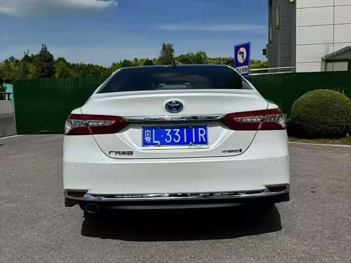 Фото 3 - Toyota Camry