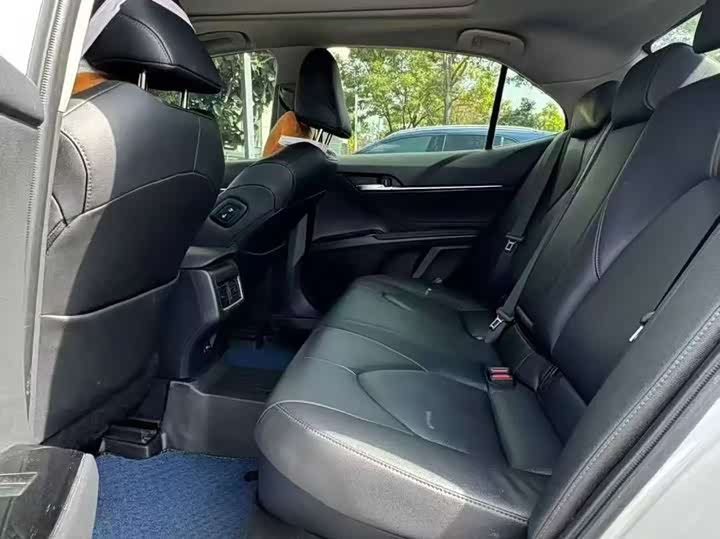 Фото 4 - Toyota Camry