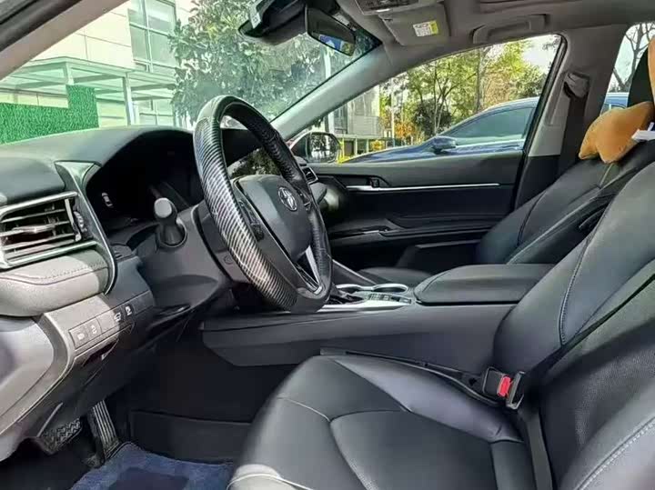 Фото 5 - Toyota Camry