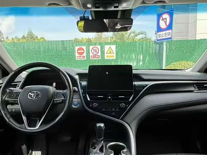 Фото 6 - Toyota Camry