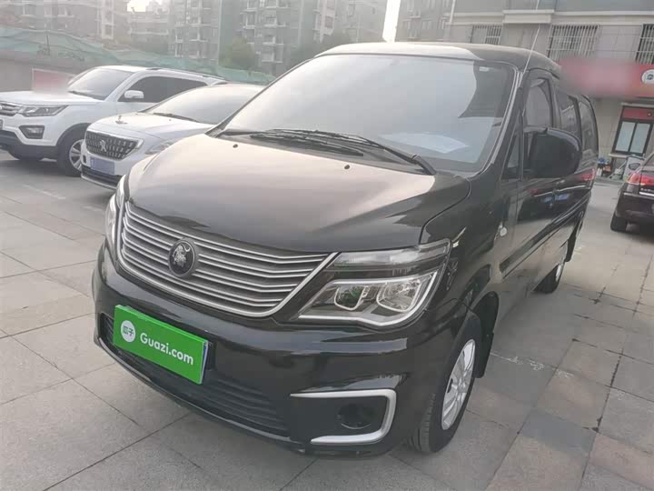 Фото 1 - Dongfeng Forthing Lingzhi M5