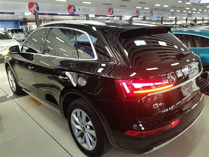 Фото 5 - Audi Q5L