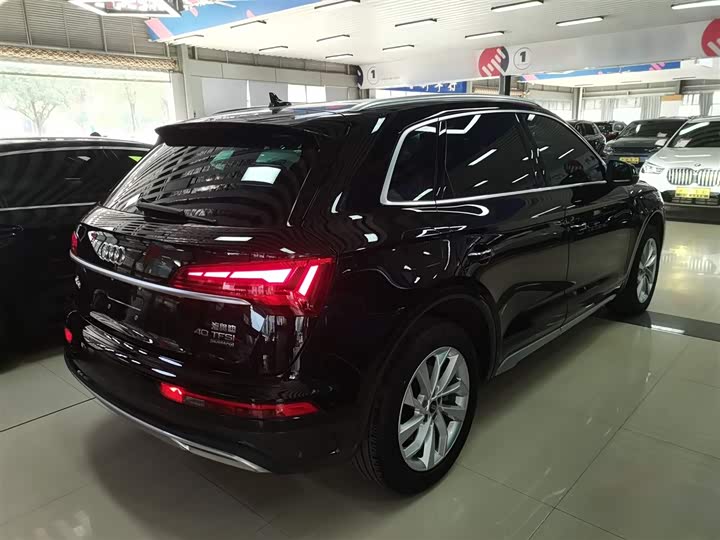 Фото 7 - Audi Q5L