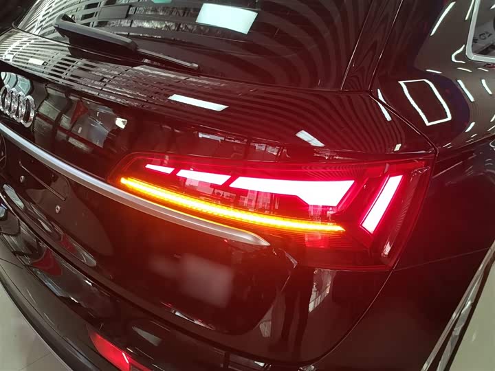 Фото 8 - Audi Q5L