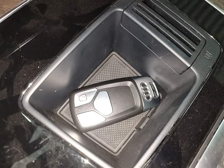 Фото 9 - Audi Q5L