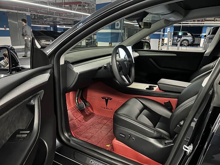 Фото 4 - Tesla Model Y