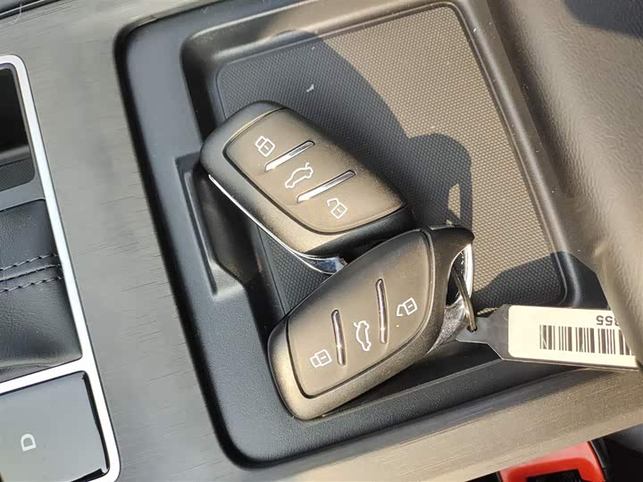 Фото 9 - Roewe i5