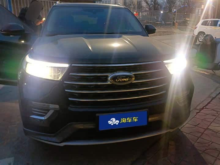 Фото 1 - Ford Explorer