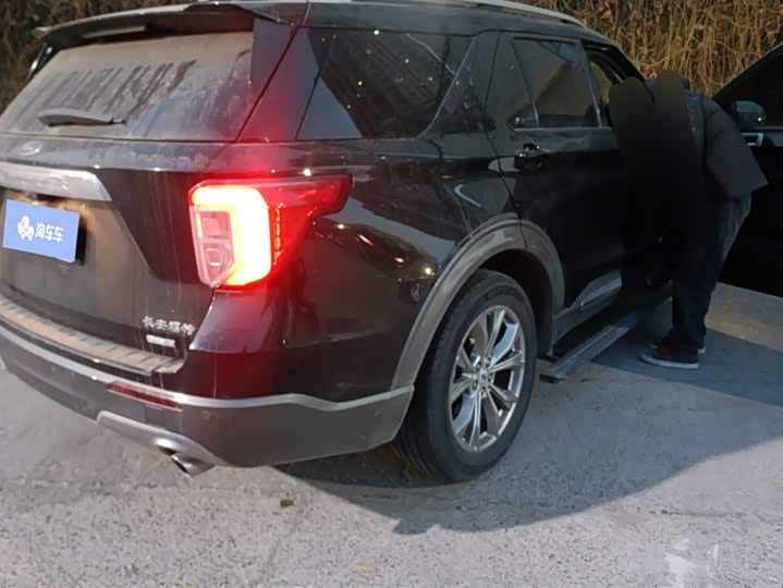 Фото 3 - Ford Explorer