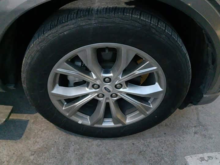 Фото 6 - Ford Explorer