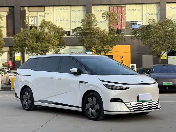 Фото 3 - XPeng X9