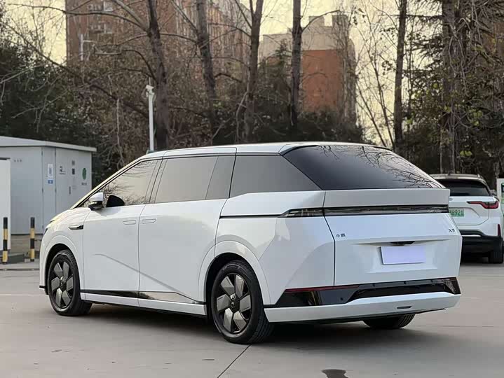 Фото 8 - XPeng X9