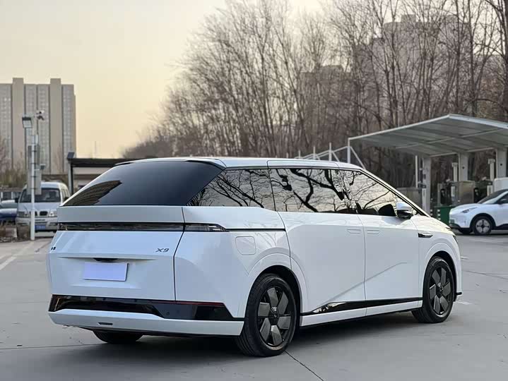 Фото 9 - XPeng X9