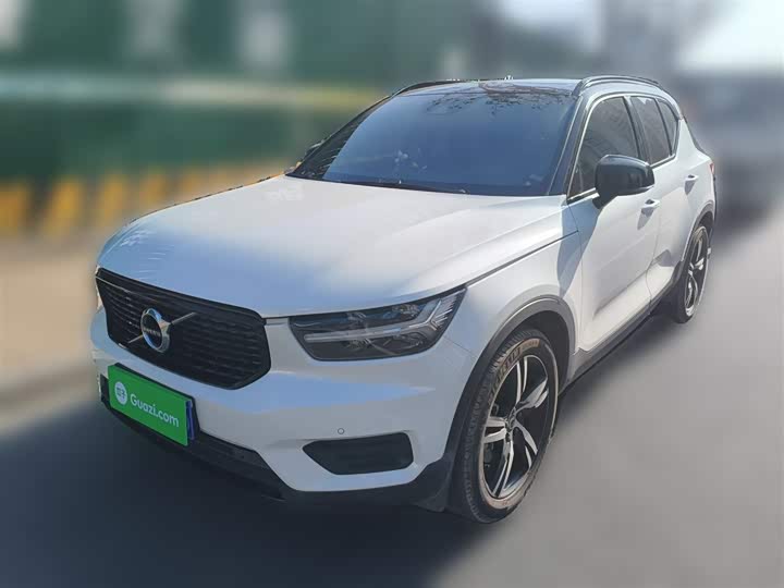 Фото 2 - Volvo XC40