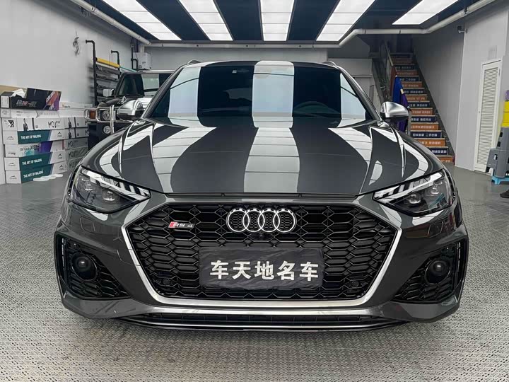 Фото 2 - Audi RS 4