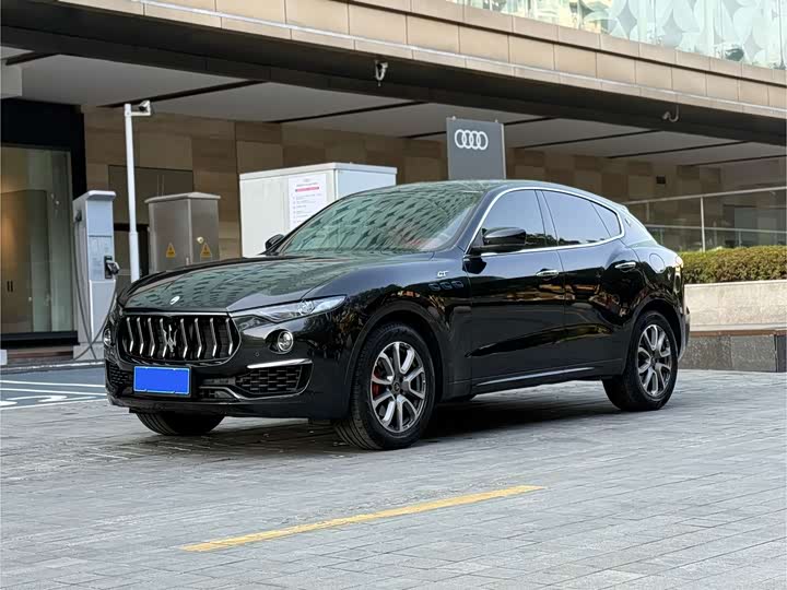 Фото 1 - Maserati Levante