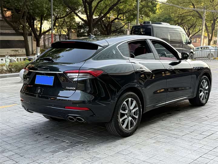 Фото 3 - Maserati Levante