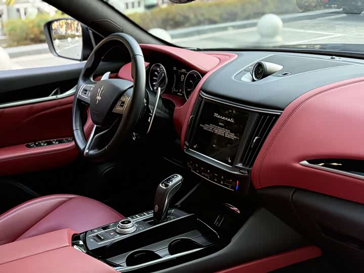 Фото 7 - Maserati Levante