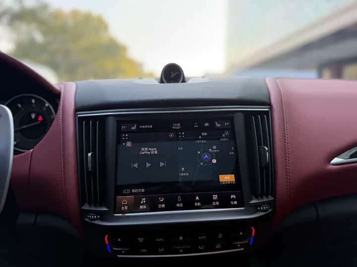 Фото 8 - Maserati Levante