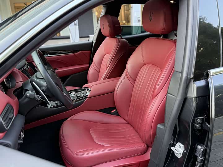 Фото 9 - Maserati Levante