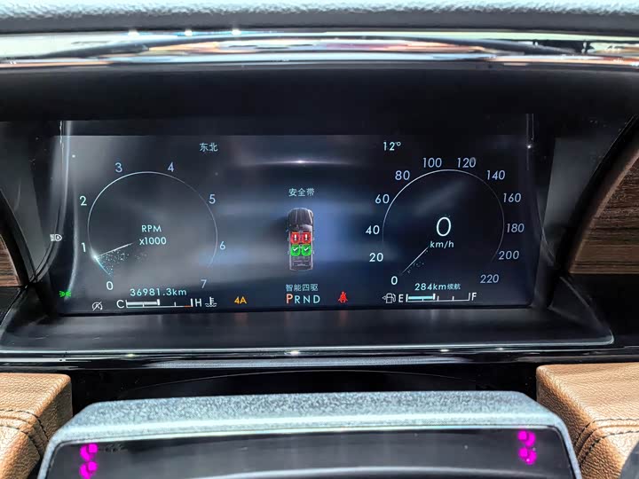 Фото 7 - Lincoln Navigator