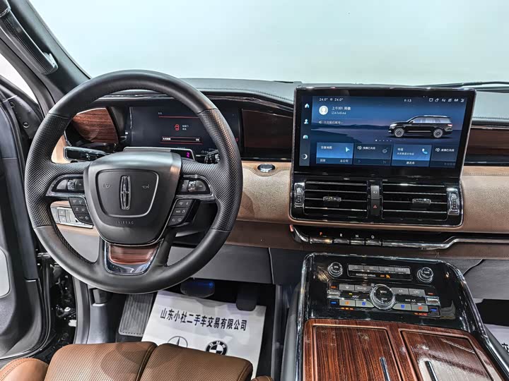 Фото 9 - Lincoln Navigator