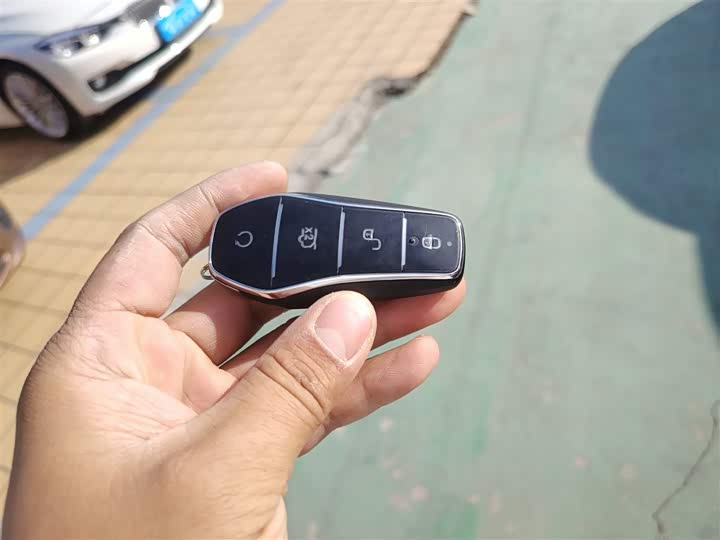 Фото 9 - BYD Qin L