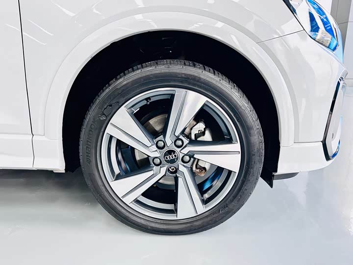 Фото 4 - Audi Q2L