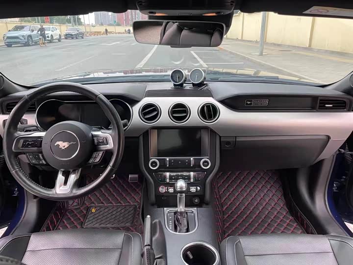 Фото 7 - Ford Mustang