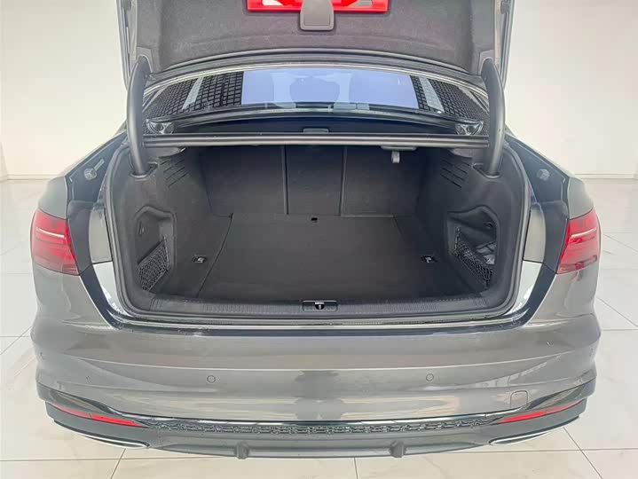 Фото 6 - Audi A4L