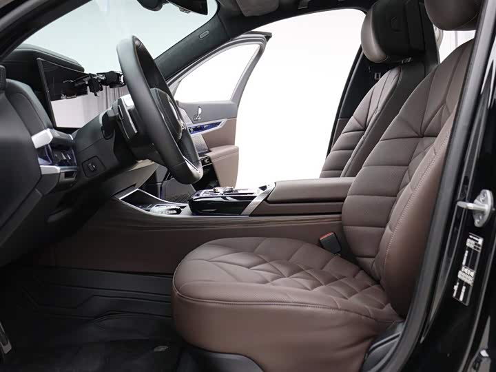 Фото 2 - BMW 7 Series