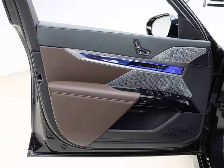 Фото 4 - BMW 7 Series