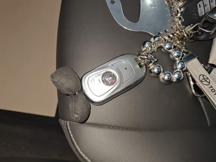 Фото 9 - Buick LaCrosse