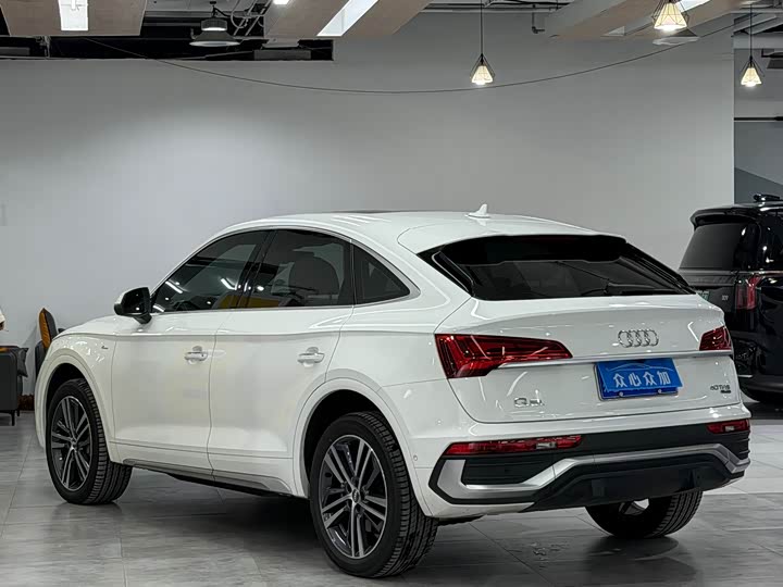 Фото 5 - Audi Q5L Sportback