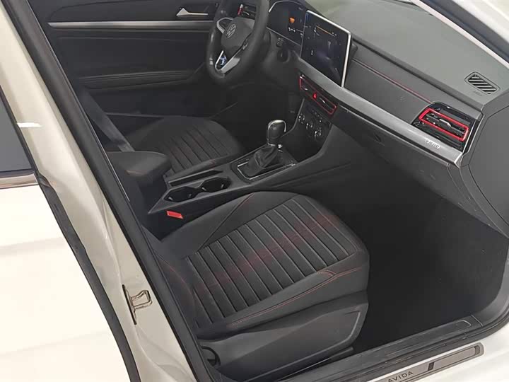 Фото 8 - Volkswagen Lavida