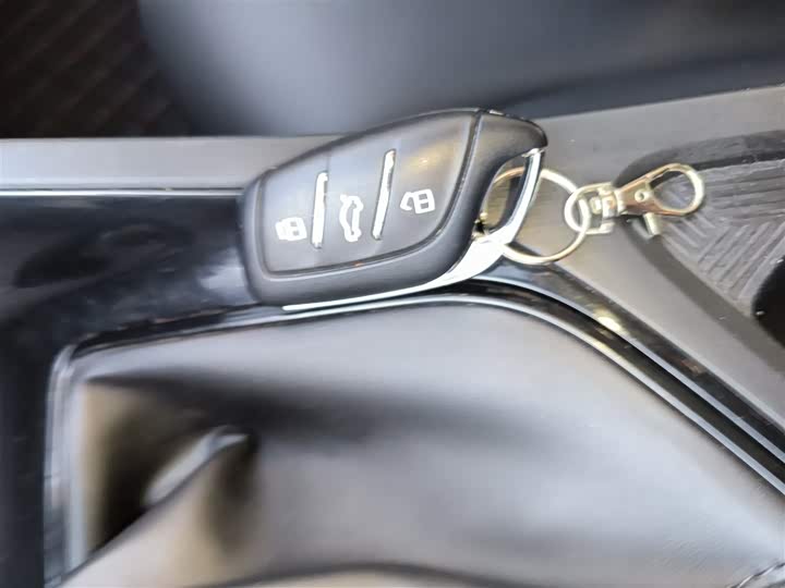 Фото 9 - Roewe i5