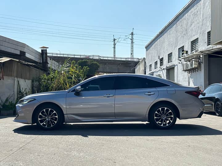 Фото 4 - Toyota Avalon