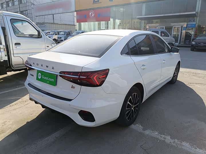 Фото 7 - Roewe i5