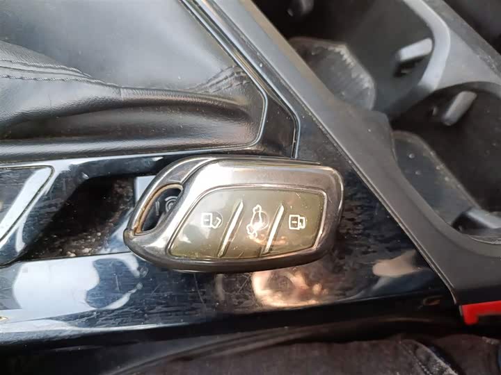 Фото 9 - Roewe i5