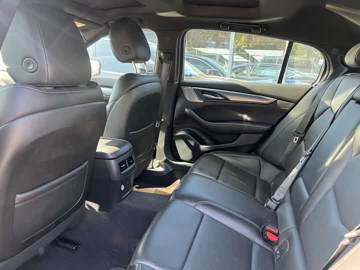 Фото 6 - Cadillac CT5