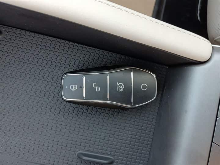 Фото 9 - BYD Yuan Up