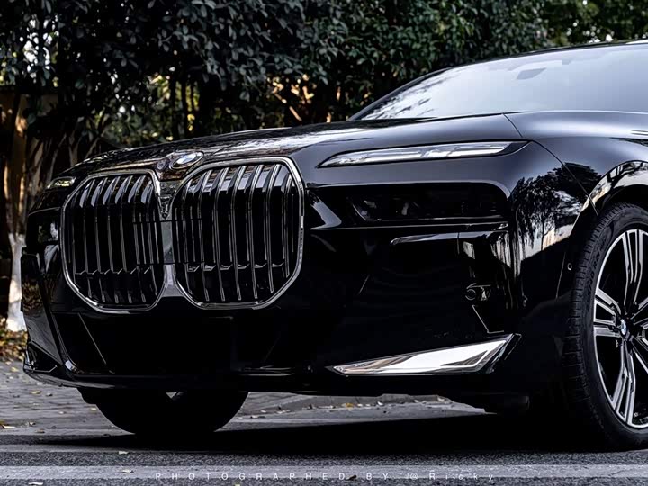 Фото 2 - BMW 7 Series