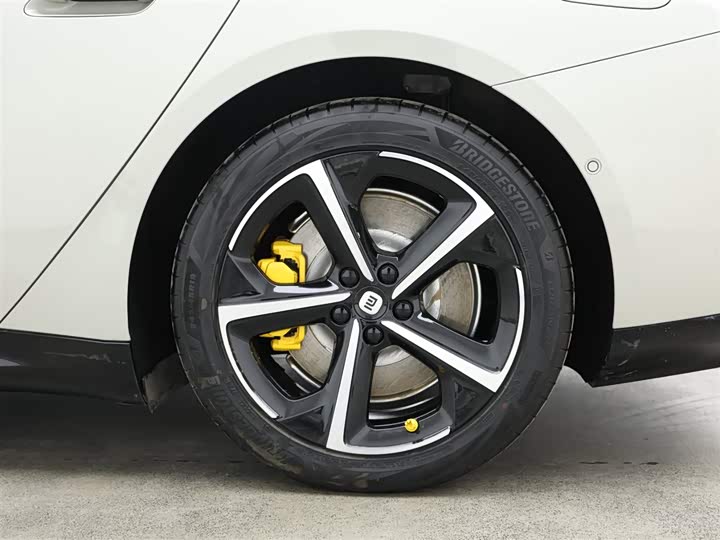 Фото 9 - Xiaomi SU7